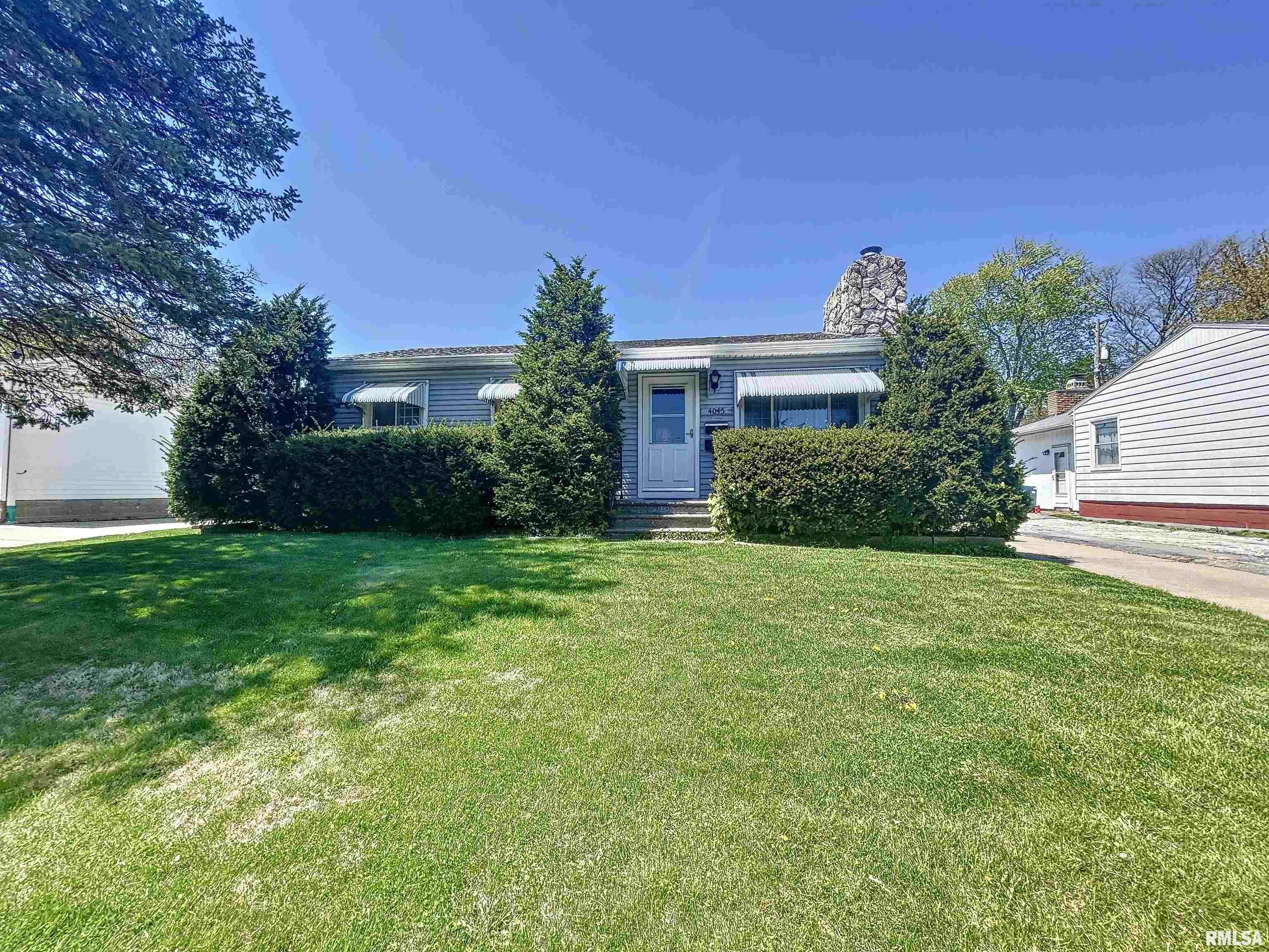 4045 10th Street East Moline, IL 61244 - Photo 1 of 16