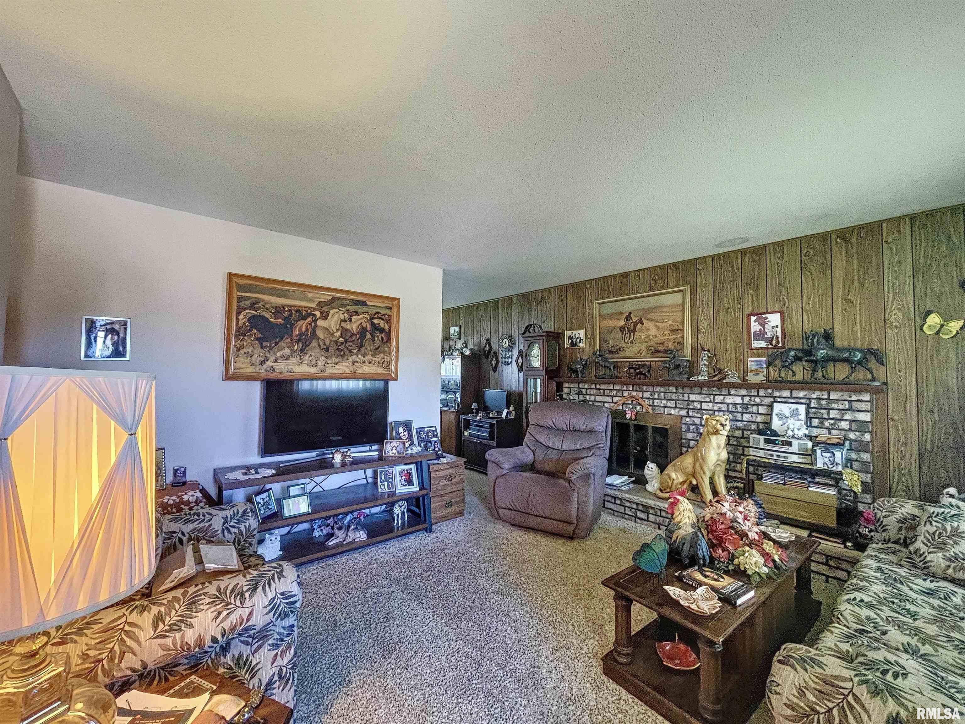 4045 10th Street East Moline, IL 61244 - Photo 2 of 16