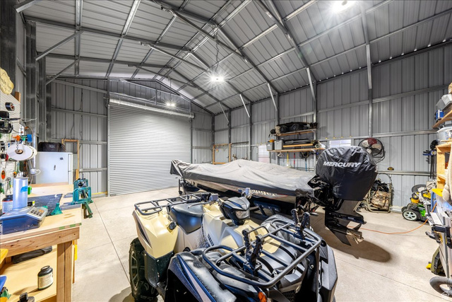 357 East Main Street Enterprise, UT 84725 - Photo 68 of 71 Garage featuring metal wall