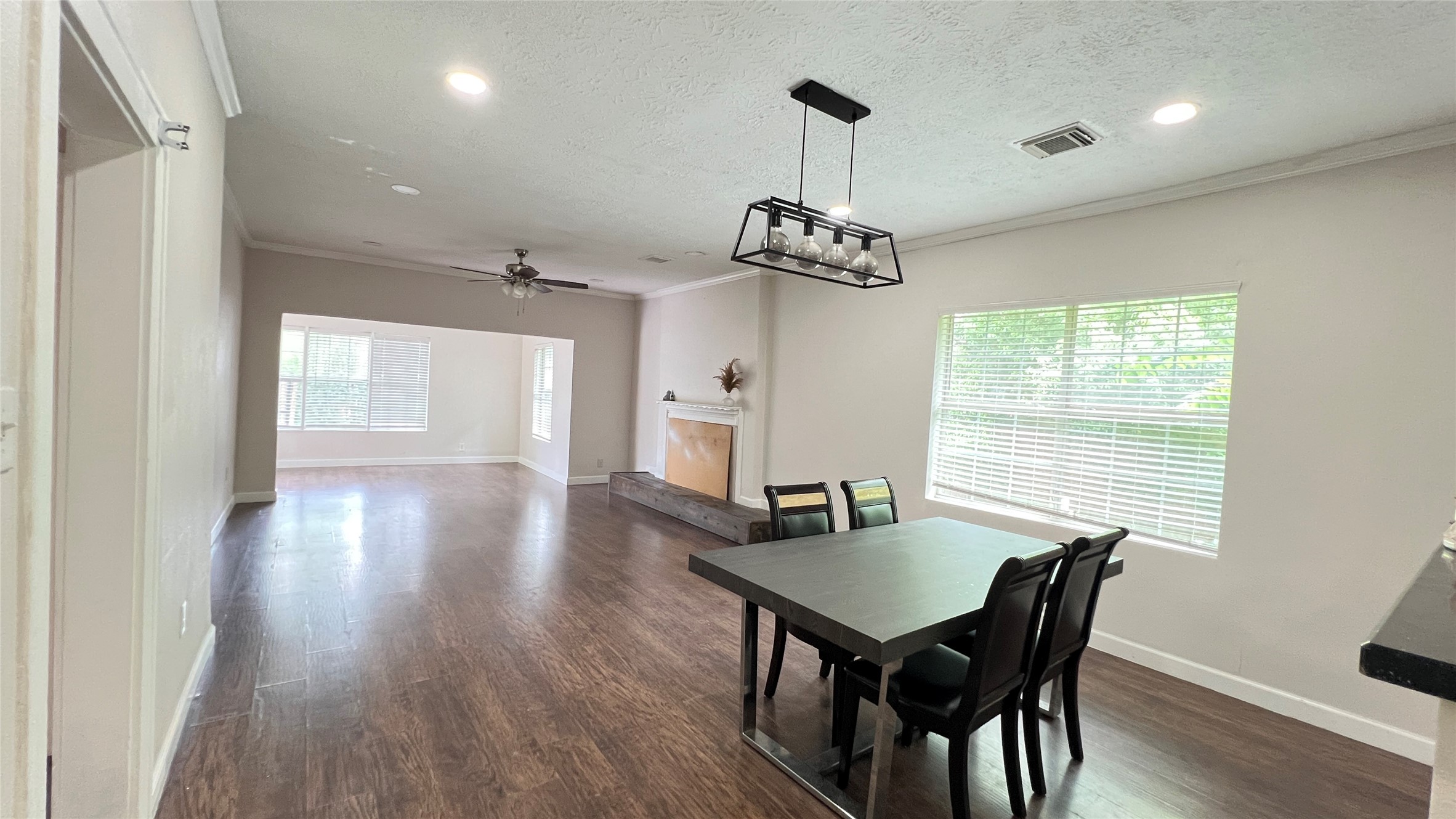 8211 Findlay Street Houston, TX 77017 - Photo 7 of 25 Breakfast Area
