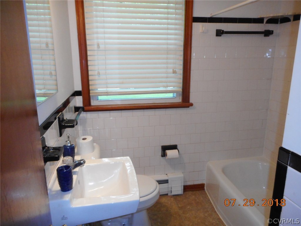 4707 East Caryhurst Road Richmond, VA 23223 - Photo 9 of 11 a bathroom with a sink and a bathtub