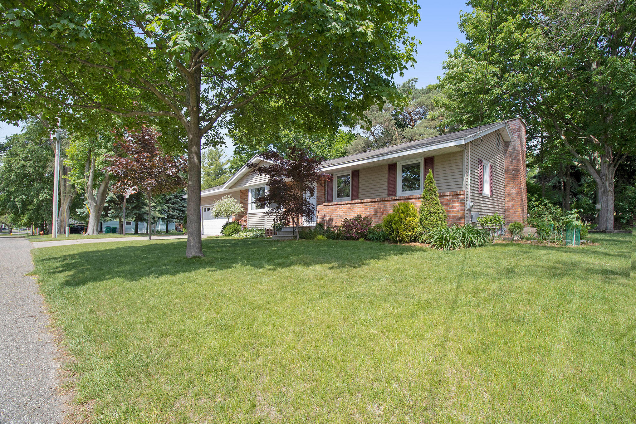 210 Elm Street Spring Lake, MI 49456 - Photo 3 of 37 E16A3728