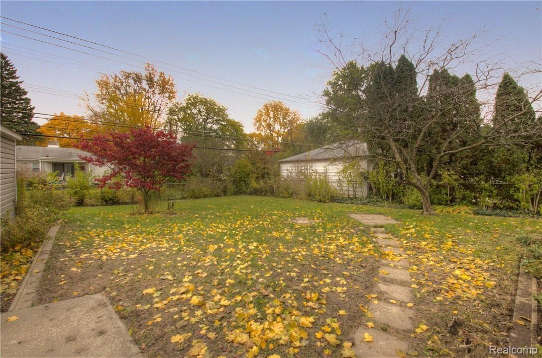 9722 Farmington Road Livonia, MI 48150 - Photo 33 of 33 30 View.jpg