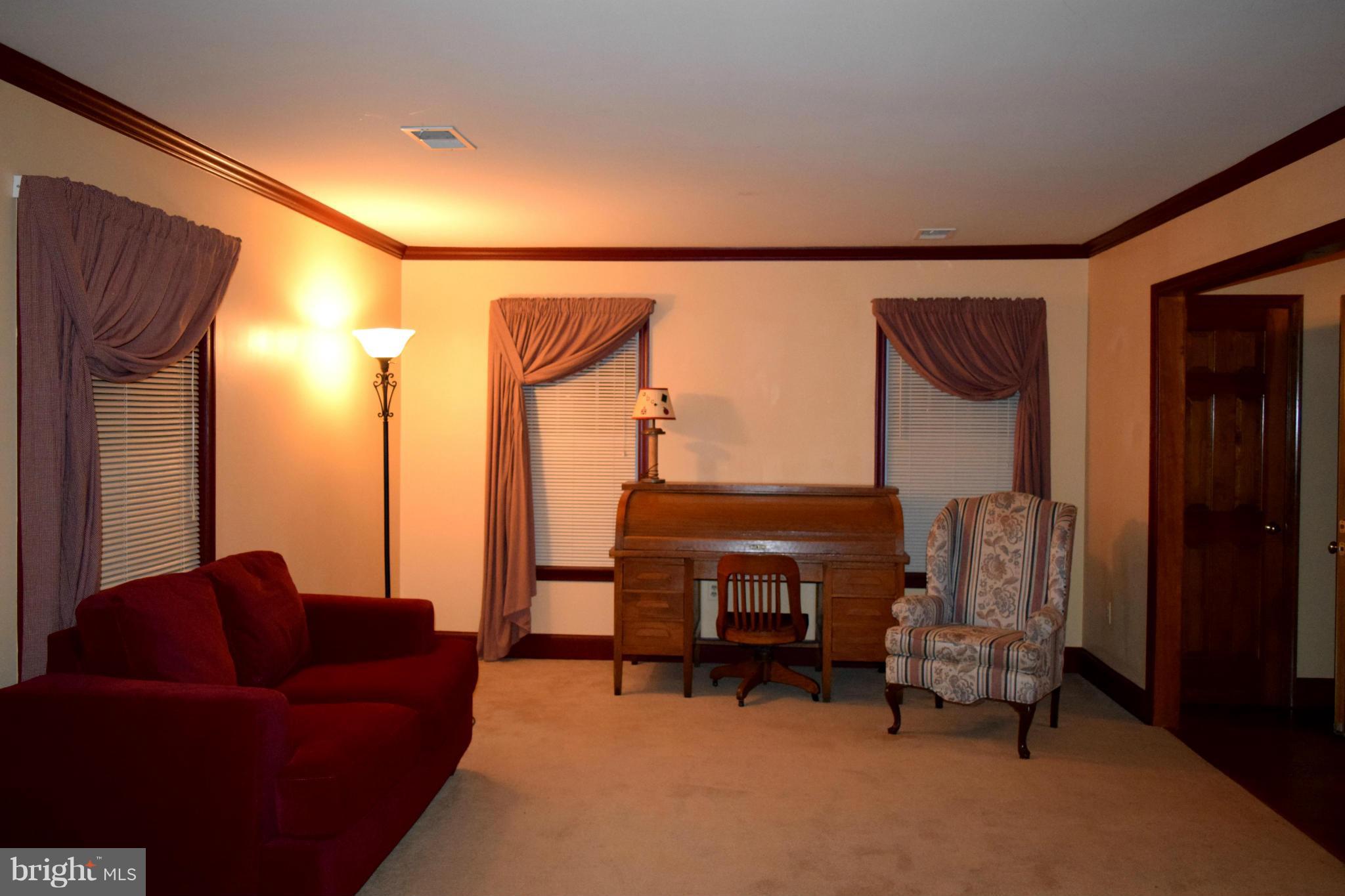 13089 Robin Road Culpeper, VA 22701 - Photo 11 of 28 Living Room