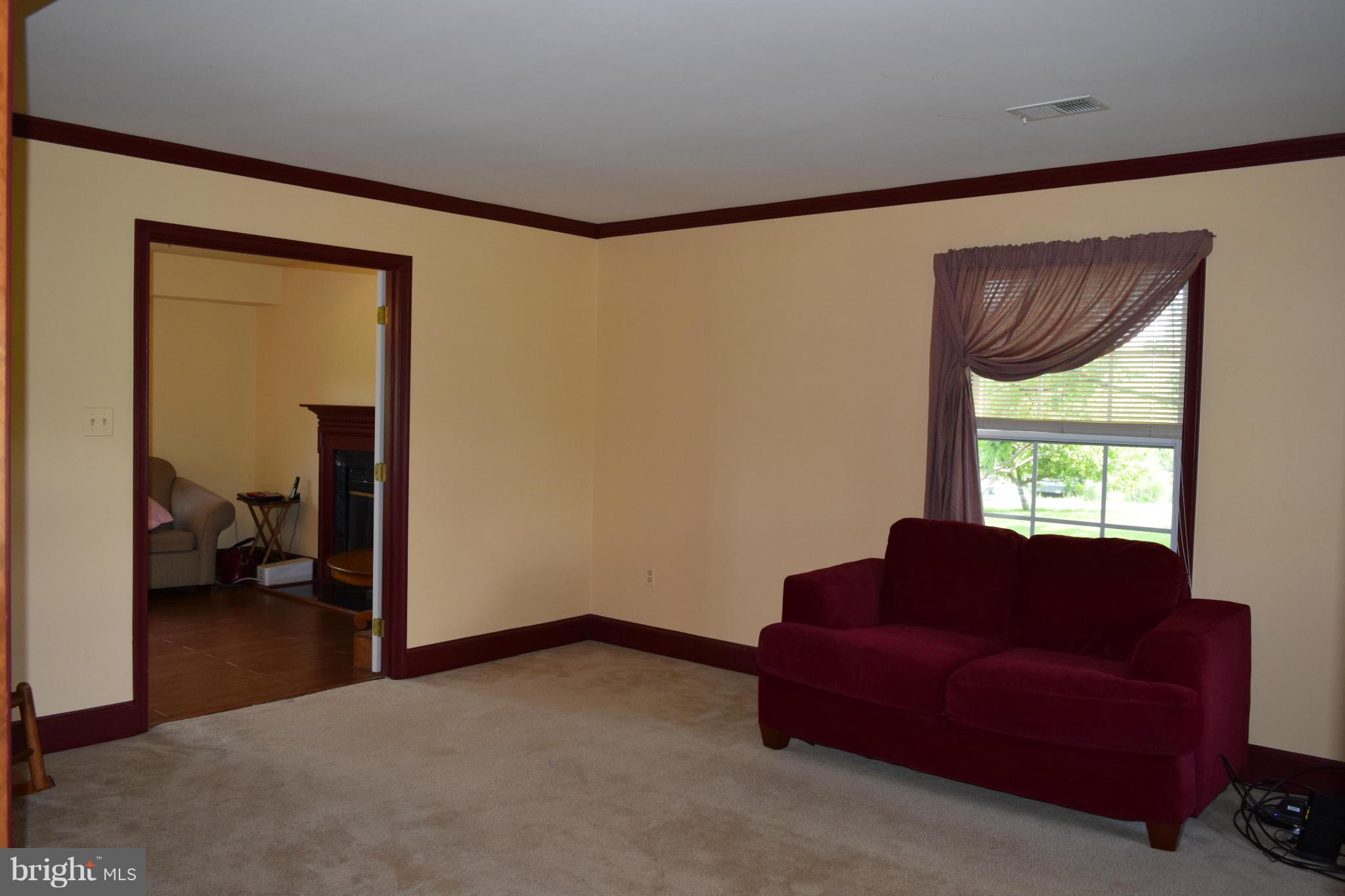 13089 Robin Road Culpeper, VA 22701 - Photo 10 of 28 Living Room