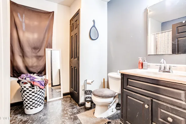 $235,000 | 809 South Everett High Road, Maryville, TN 37804