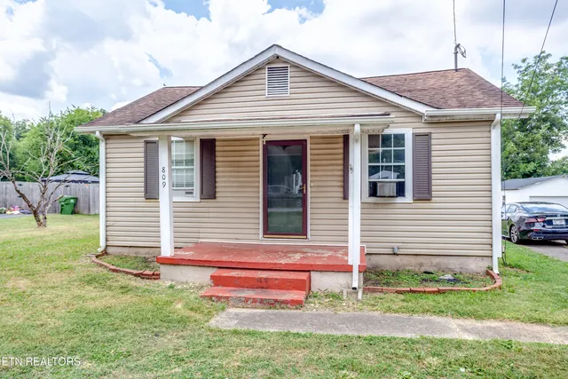 $235,000 | 809 South Everett High Road, Maryville, TN 37804