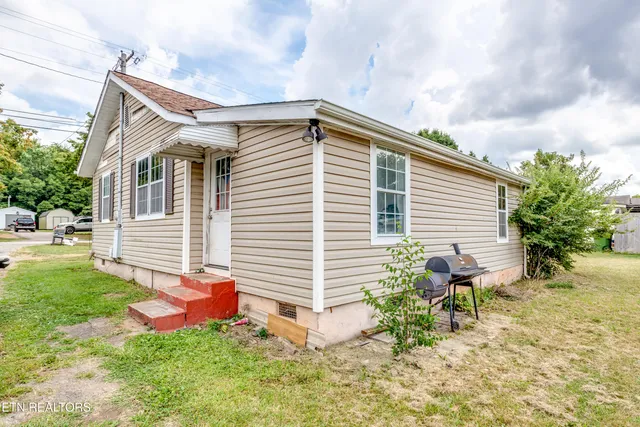 $235,000 | 809 South Everett High Road, Maryville, TN 37804