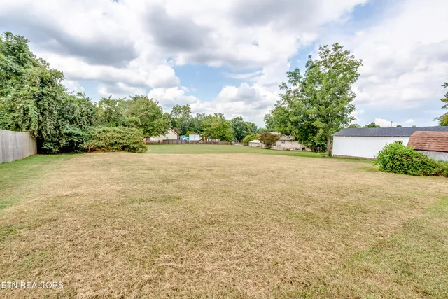 $235,000 | 809 South Everett High Road, Maryville, TN 37804