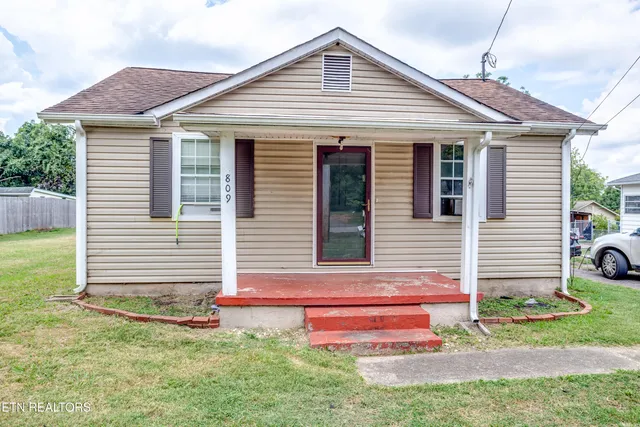 $235,000 | 809 South Everett High Road, Maryville, TN 37804