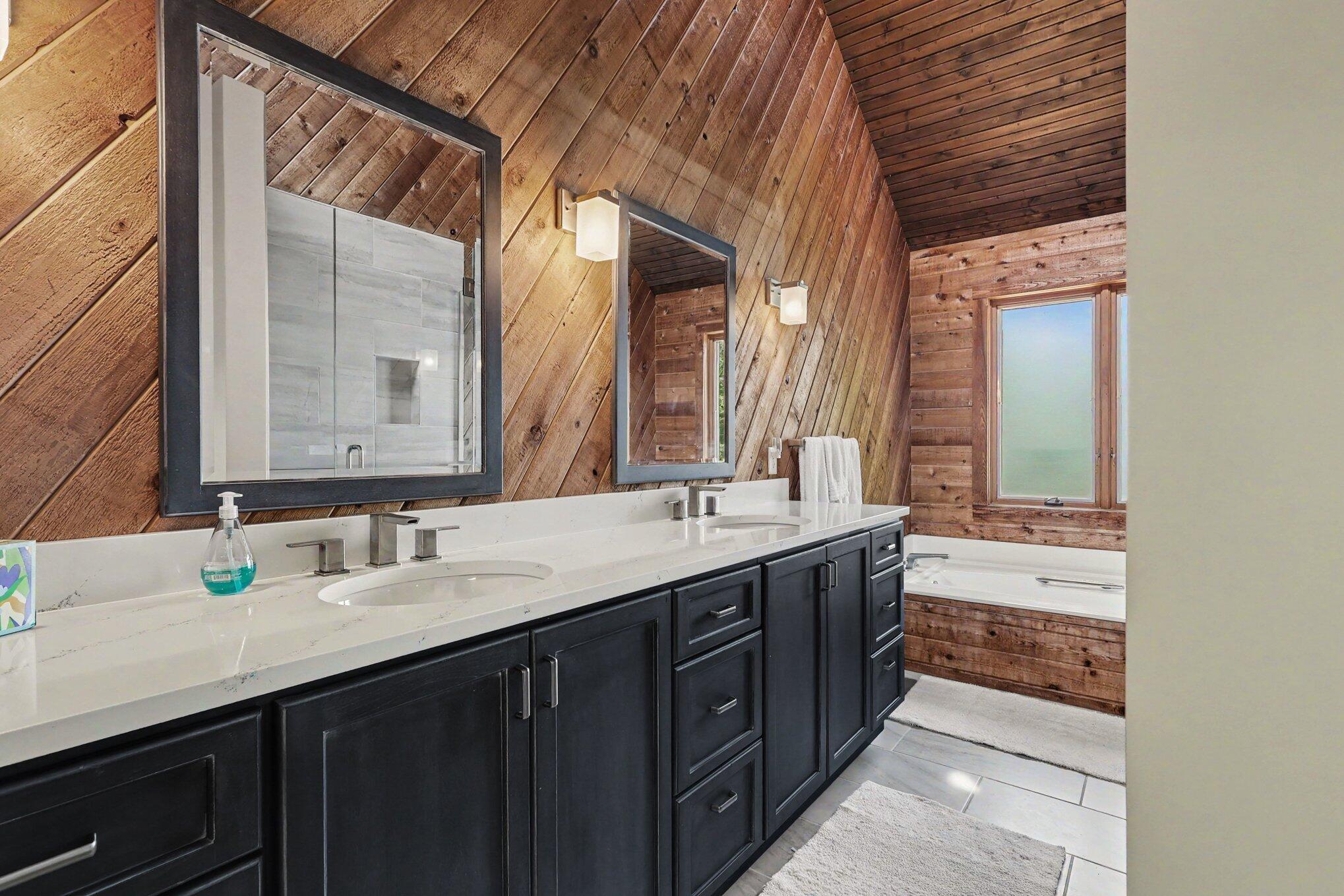 18240 North Shore Estates Road Spring Lake, MI 49456 - Photo 31 of 64 Primary Ensuite