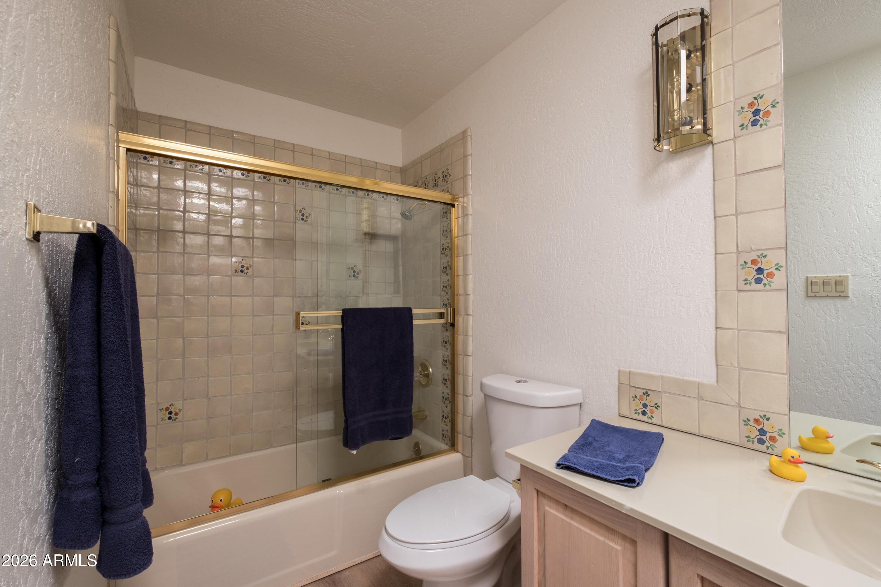 15 Ridge View Drive, Unit 17 Sedona, AZ 86351 - Photo 22 of 41 Guest bath