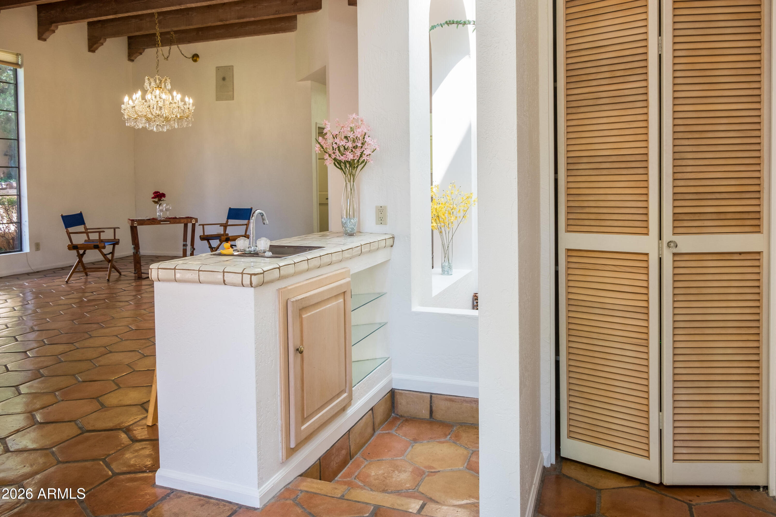 15 Ridge View Drive, Unit 17 Sedona, AZ 86351 - Photo 27 of 41 Wet bar in living room