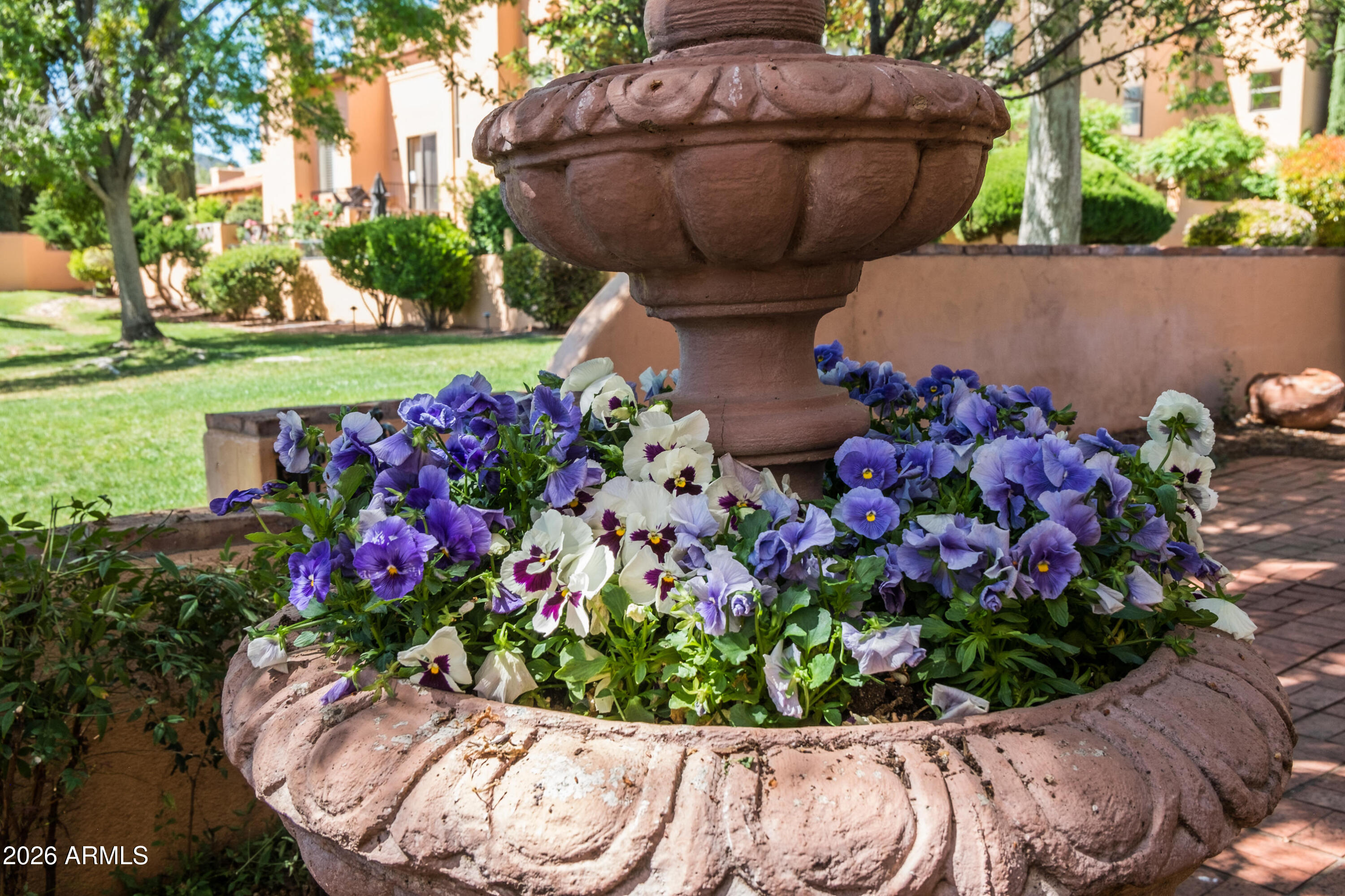15 Ridge View Drive, Unit 17 Sedona, AZ 86351 - Photo 35 of 41 Pansy planter