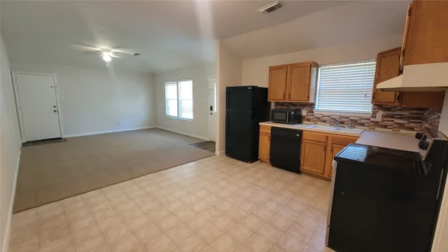 $1,350 | 10420 Royal Tricia Drive, Conroe, TX 77303