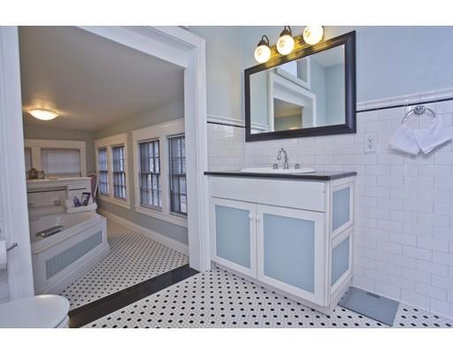 101 Westminster Street Springfield, MA 01109 - Photo 25 of 29 a bathroom with a sink a mirror and a shower