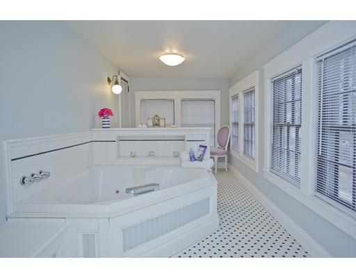 101 Westminster Street Springfield, MA 01109 - Photo 27 of 29 a spacious bathroom with a bathtub sink and mirror