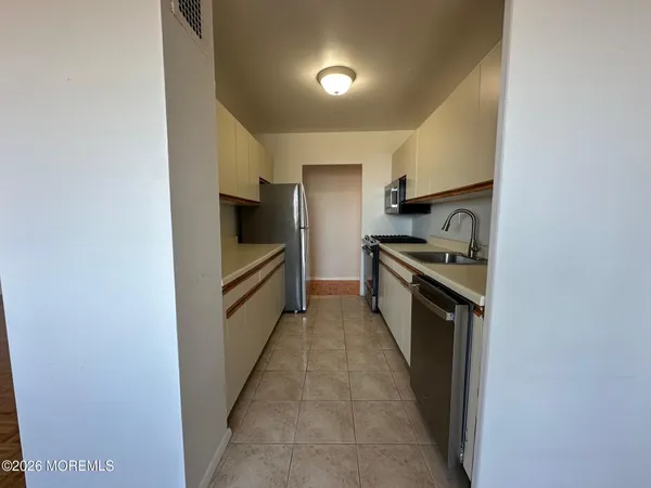 $2,900 | 10 Ocean Boulevard, Unit 4A, Atlantic Highlands, NJ 07716