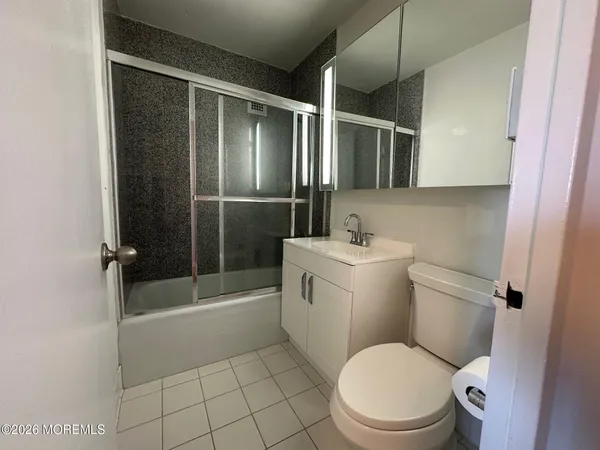 $2,900 | 10 Ocean Boulevard, Unit 4A, Atlantic Highlands, NJ 07716