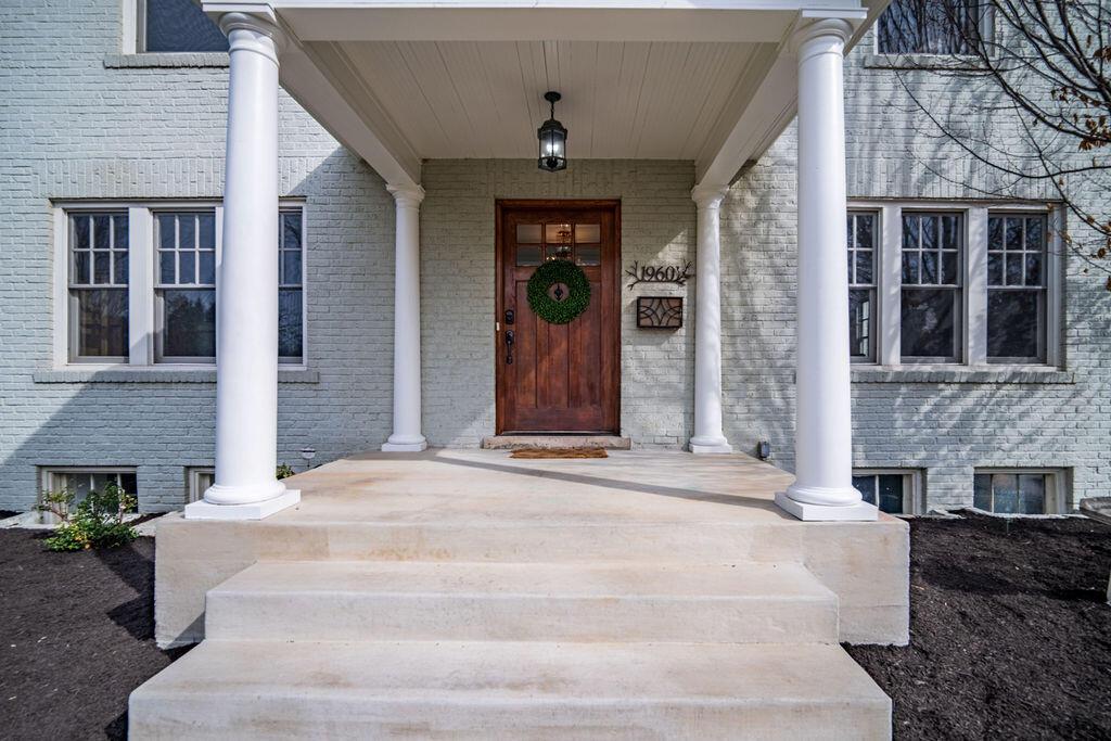 1960 Chelsea Road Columbus, OH 43212 - Photo 6 of 60 Newly redone front porch