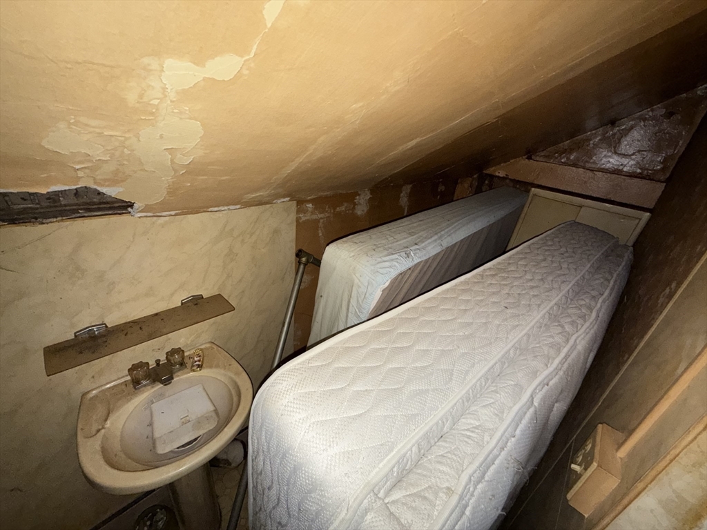 49 Downing Street Fall River, MA 02723 - Photo 19 of 29