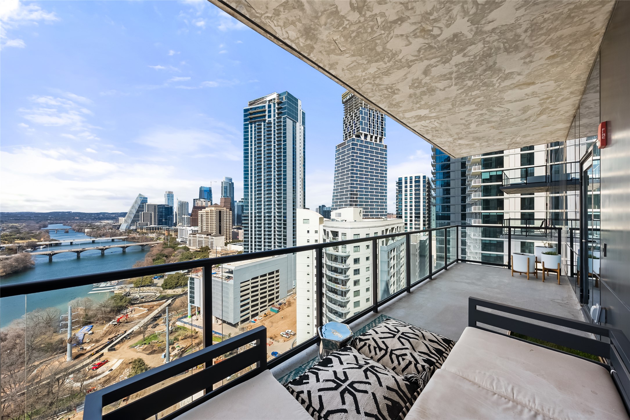 70 Rainey Street, Unit 2106 Austin, TX 78701 - Photo 3 of 28 Balcony with a view of skyline and a water view