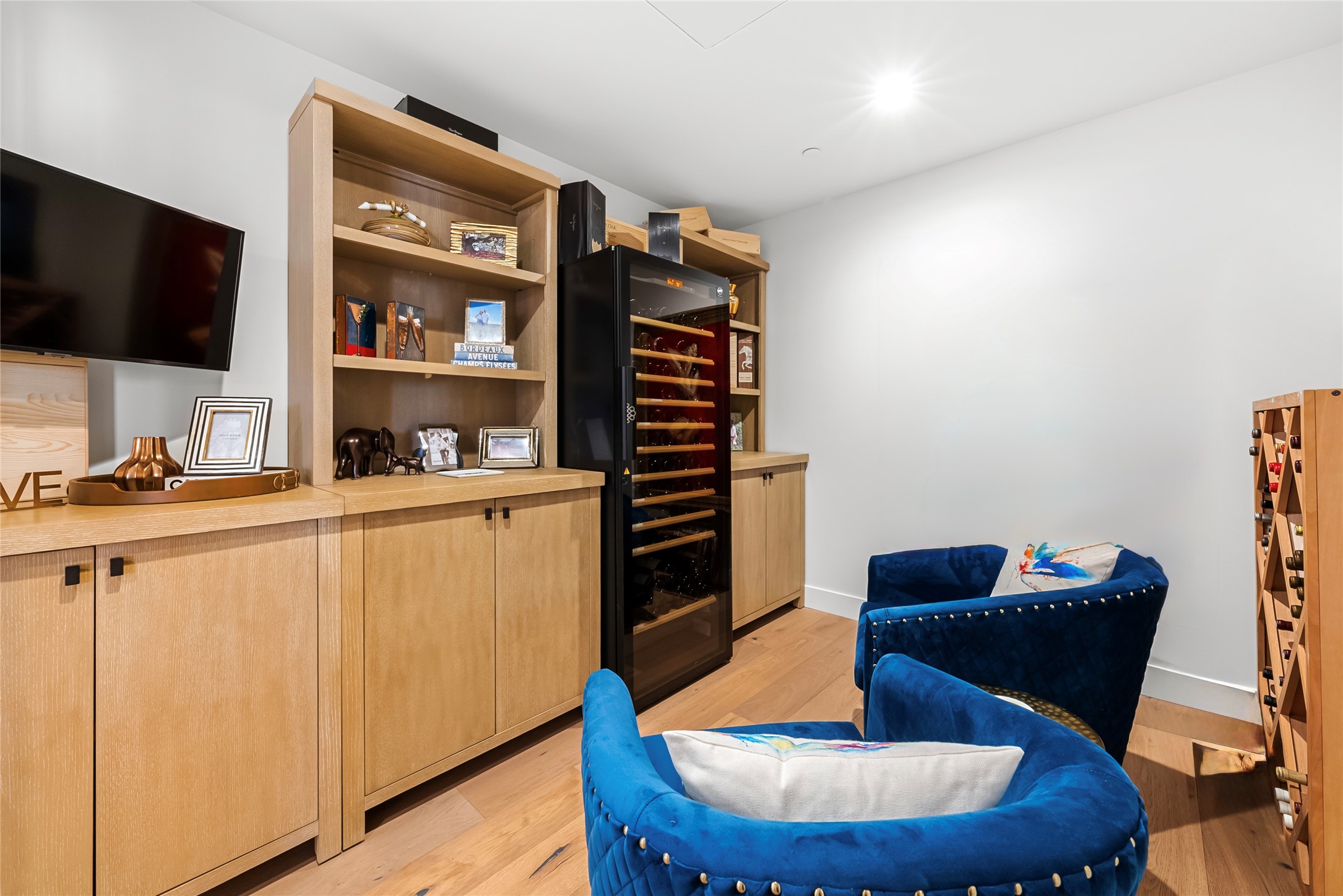 70 Rainey Street, Unit 2106 Austin, TX 78701 - Photo 9 of 28 Cabinets are not built in.