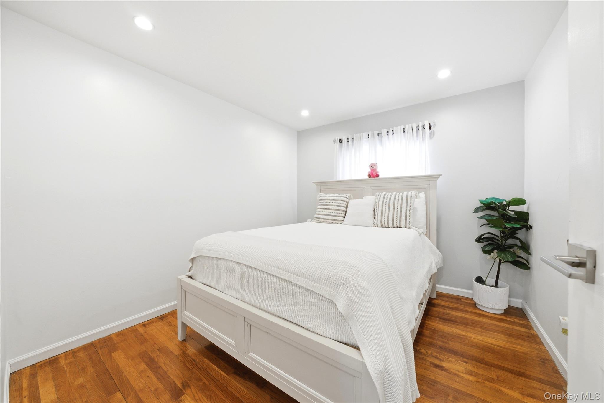 38 Sutton Street Hempstead, NY 11550 - Photo 15 of 24