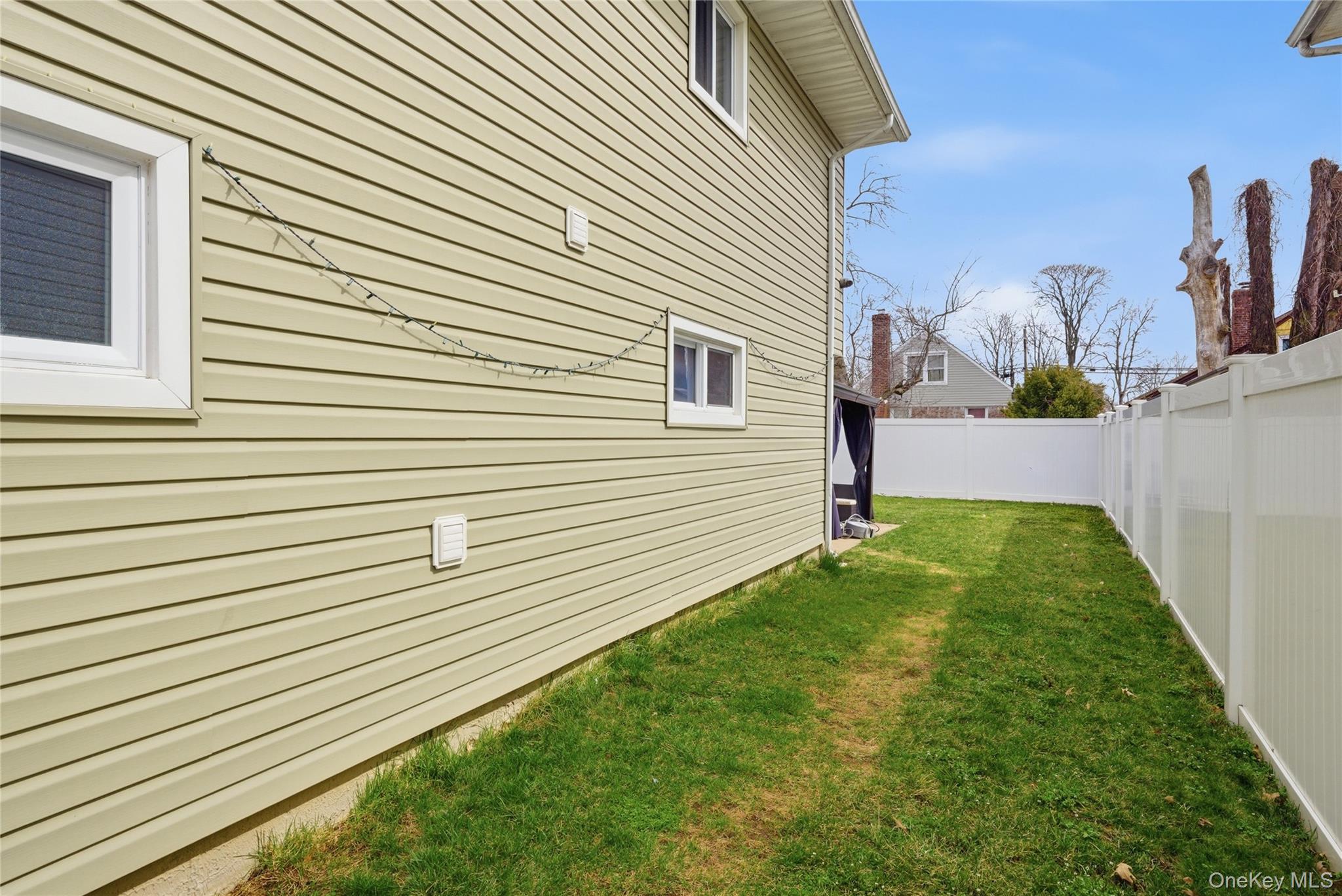 38 Sutton Street Hempstead, NY 11550 - Photo 20 of 24