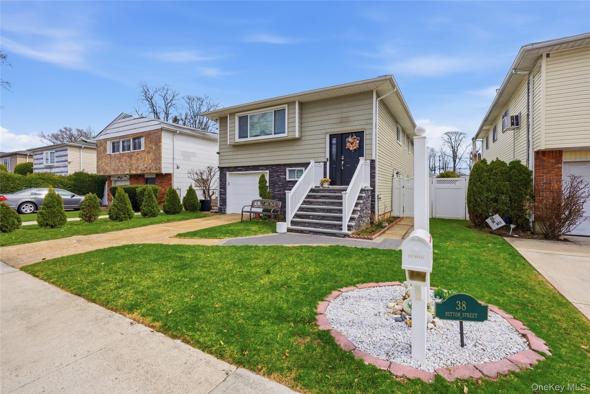 38 Sutton Street Hempstead, NY 11550 - Photo 2 of 24