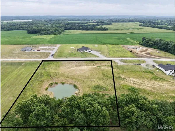 $80,000 | 7 Lone Cedar, New London, MO 63459