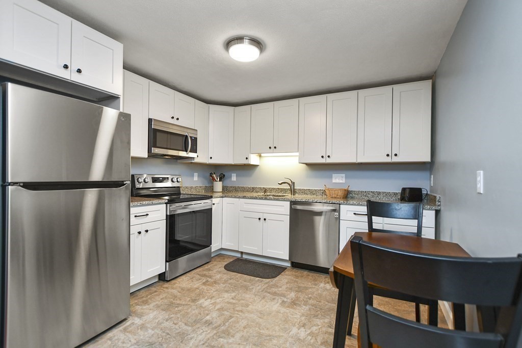 10 Walker Road, Unit 4 North Andover, MA 01845 - Photo 4 of 16 Gallery Image 4