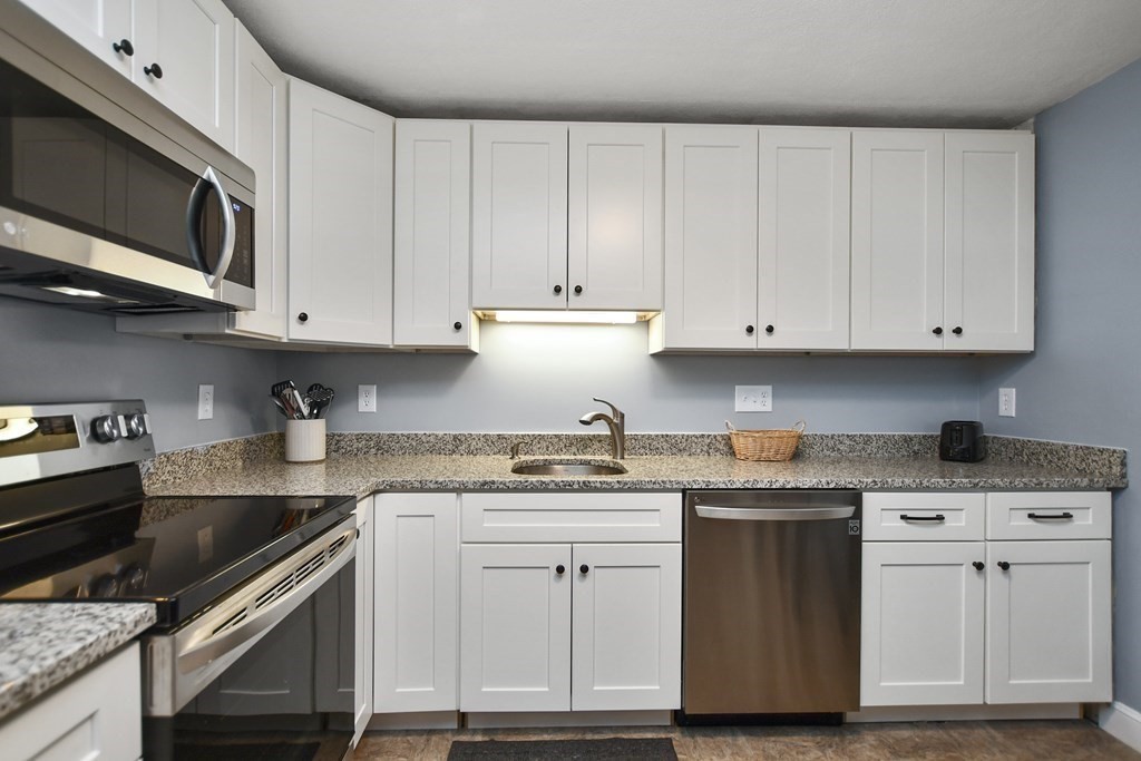 10 Walker Road, Unit 4 North Andover, MA 01845 - Photo 5 of 16 Gallery Image 5