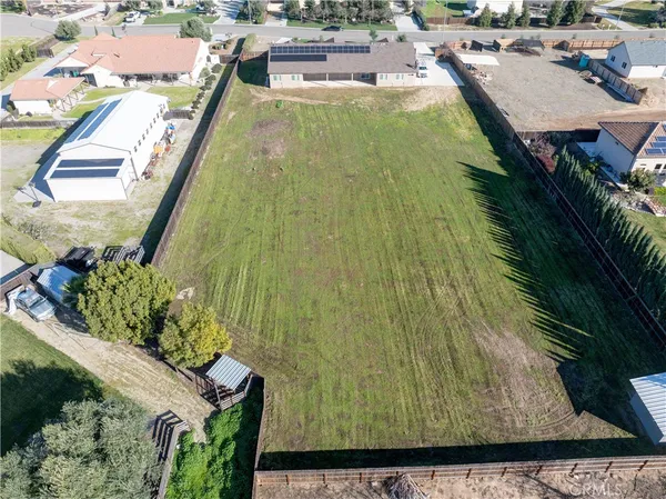 a picture of a living room with a rug