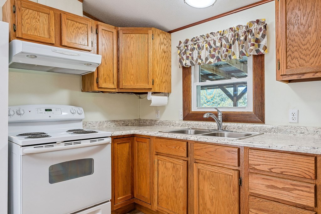 370 Jay Hutchings Road Sparta, TN 38583 - Photo 10 of 32