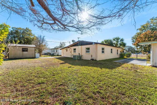 a view of a outdoor space with a house