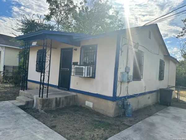 $1,250 | 515 Clark Avenue, San Antonio, TX 78210