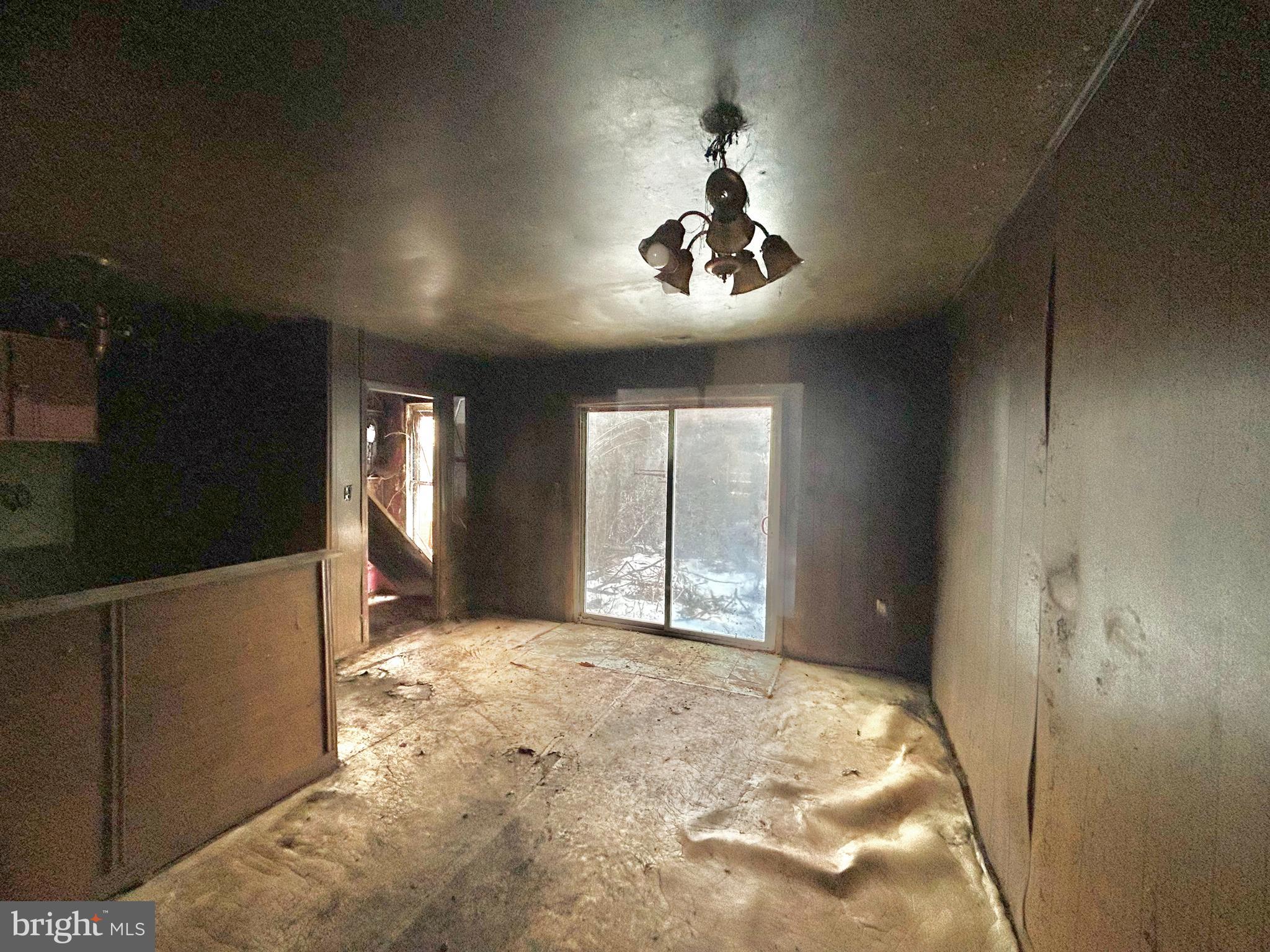 411 Clover Court Taneytown, MD 21787 - Photo 5 of 17 a view of a livingroom with a kitchen