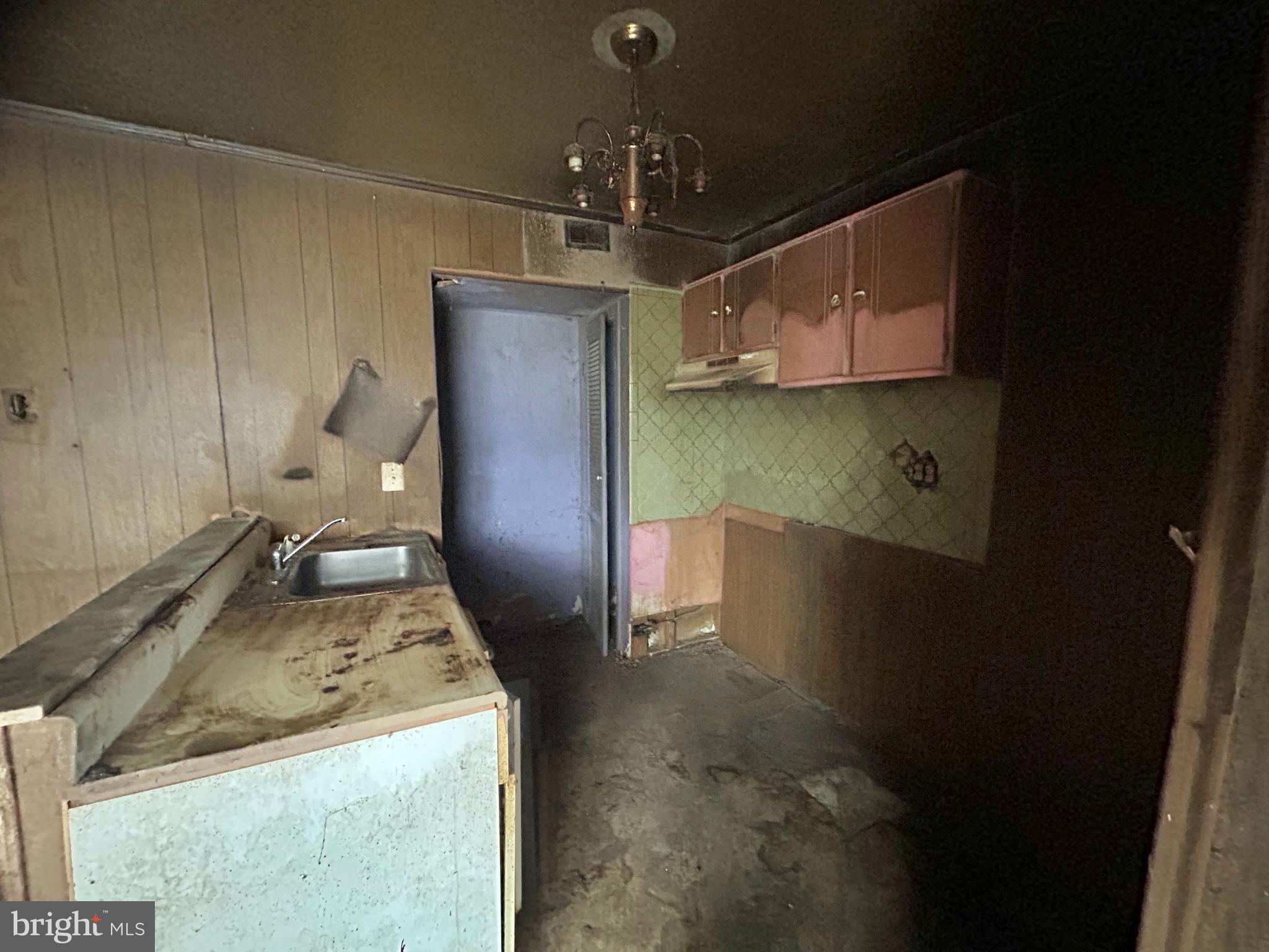 411 Clover Court Taneytown, MD 21787 - Photo 6 of 17 a kitchen with a stove and a refrigerator