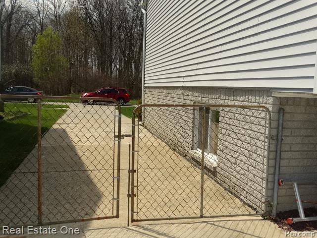 32065 Dixie Manor Road Rockwood, MI 48173 - Photo 21 of 24 DSC07393.jpg