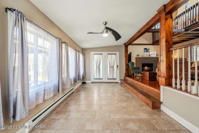 a view of an entryway with a livingroom