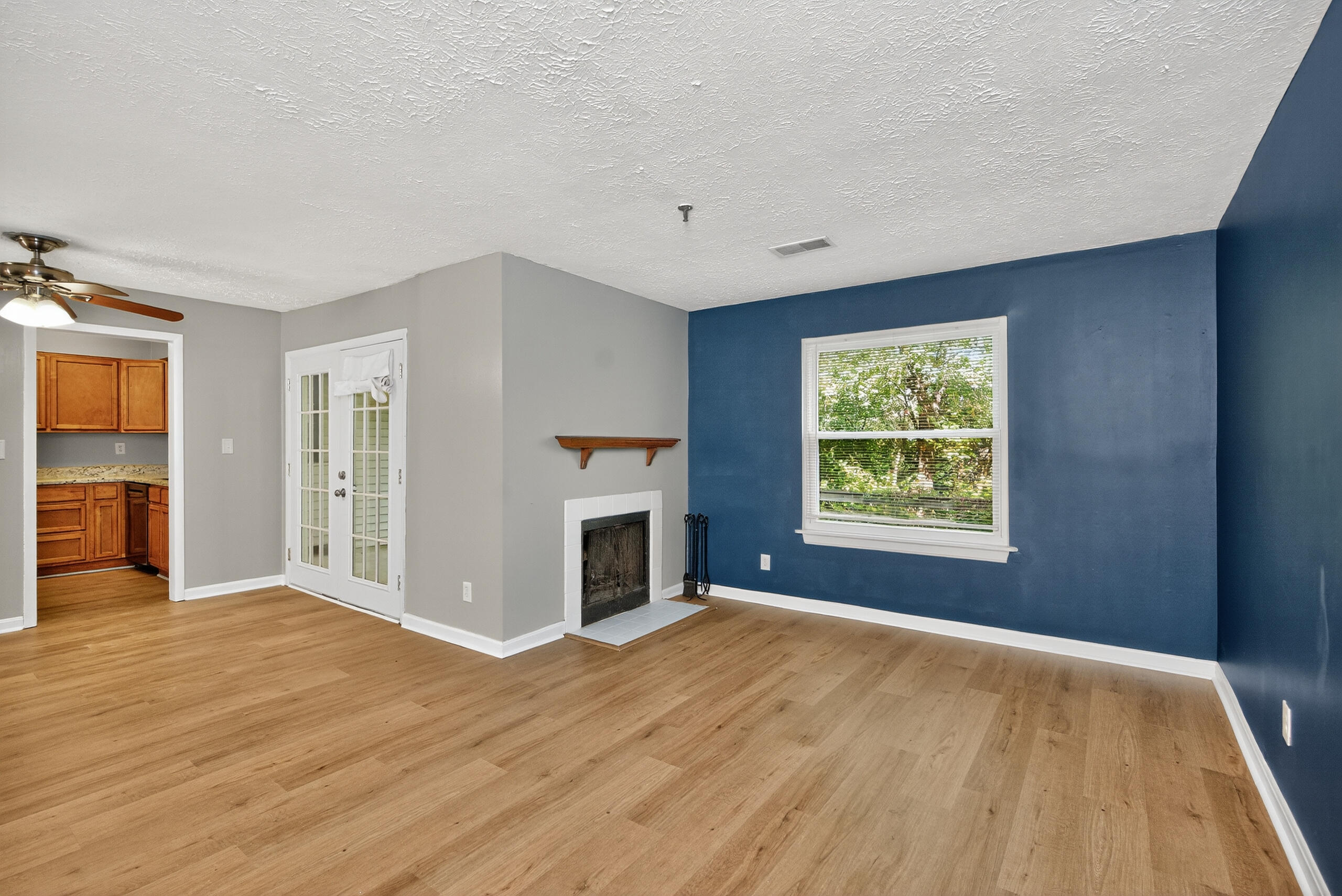 421 Redding Road, Unit 70 Lexington, KY 40517 - Photo 2 of 18 Living Room