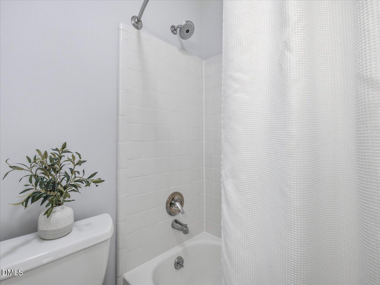 274 East Davie Street, Unit 274 Raleigh, NC 27601 - Photo 41 of 62 63-Attached Bath
