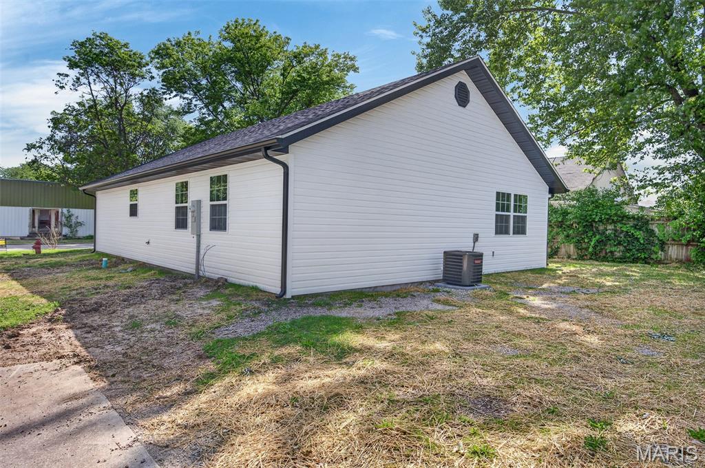 387 Harrison Street Lebanon, MO 65536 - Photo 4 of 42