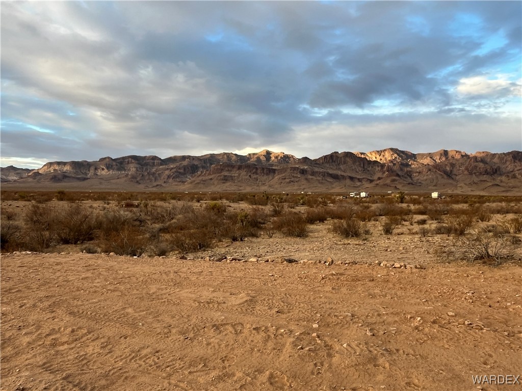 4385 South Zircon Road Golden Valley, AZ 86413 - Photo 8 of 30 View