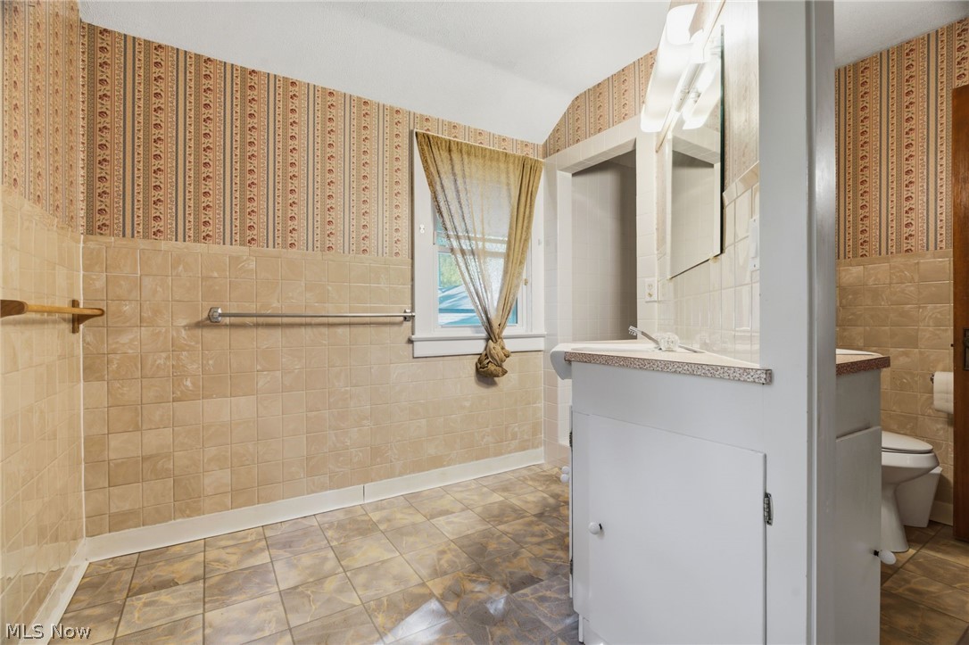 759 Runkle Avenue Ashtabula, OH 44004 - Photo 20 of 40 Bathroom