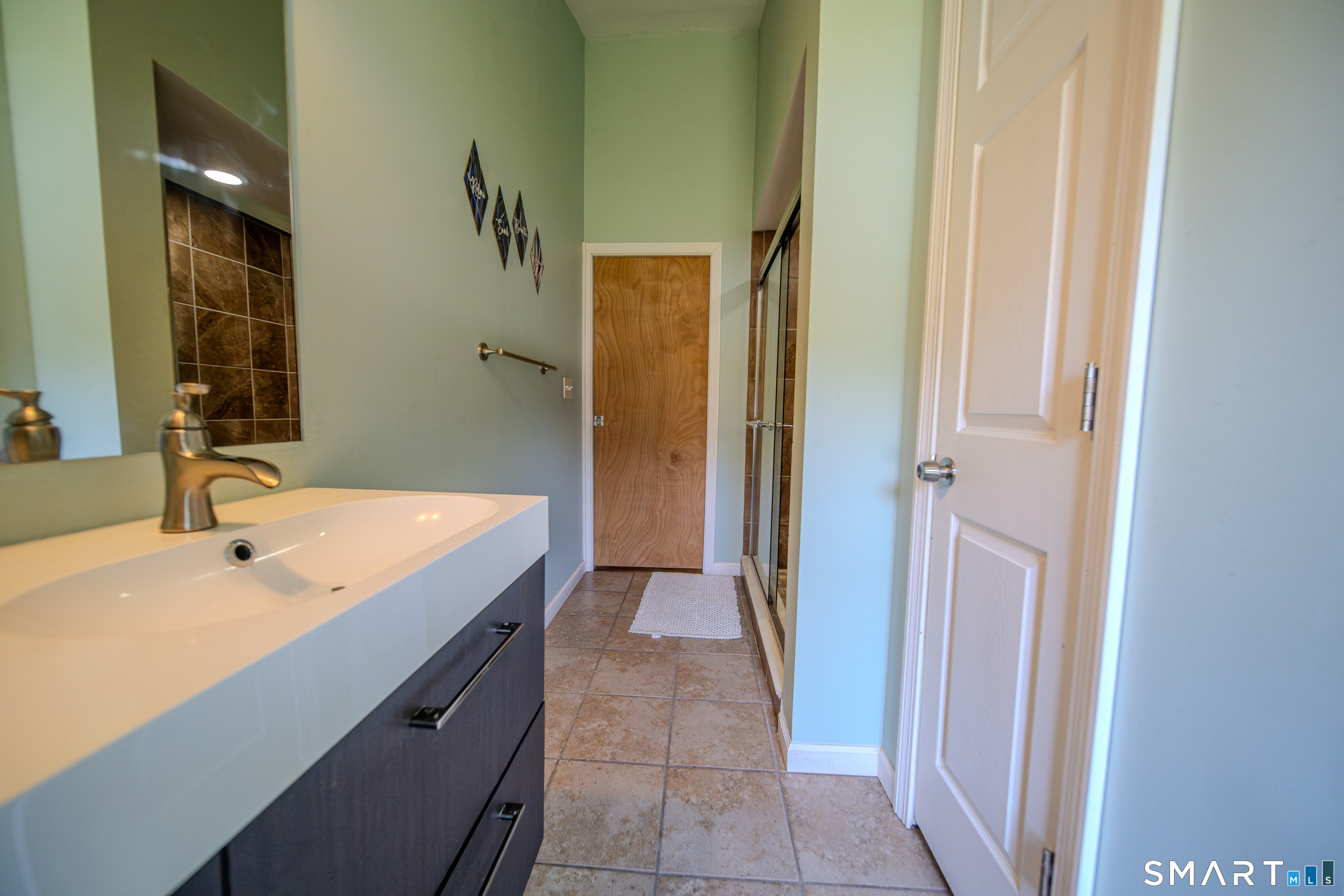 869 Washington Ave Extension Waterbury, CT 06708 - Photo 22 of 30
