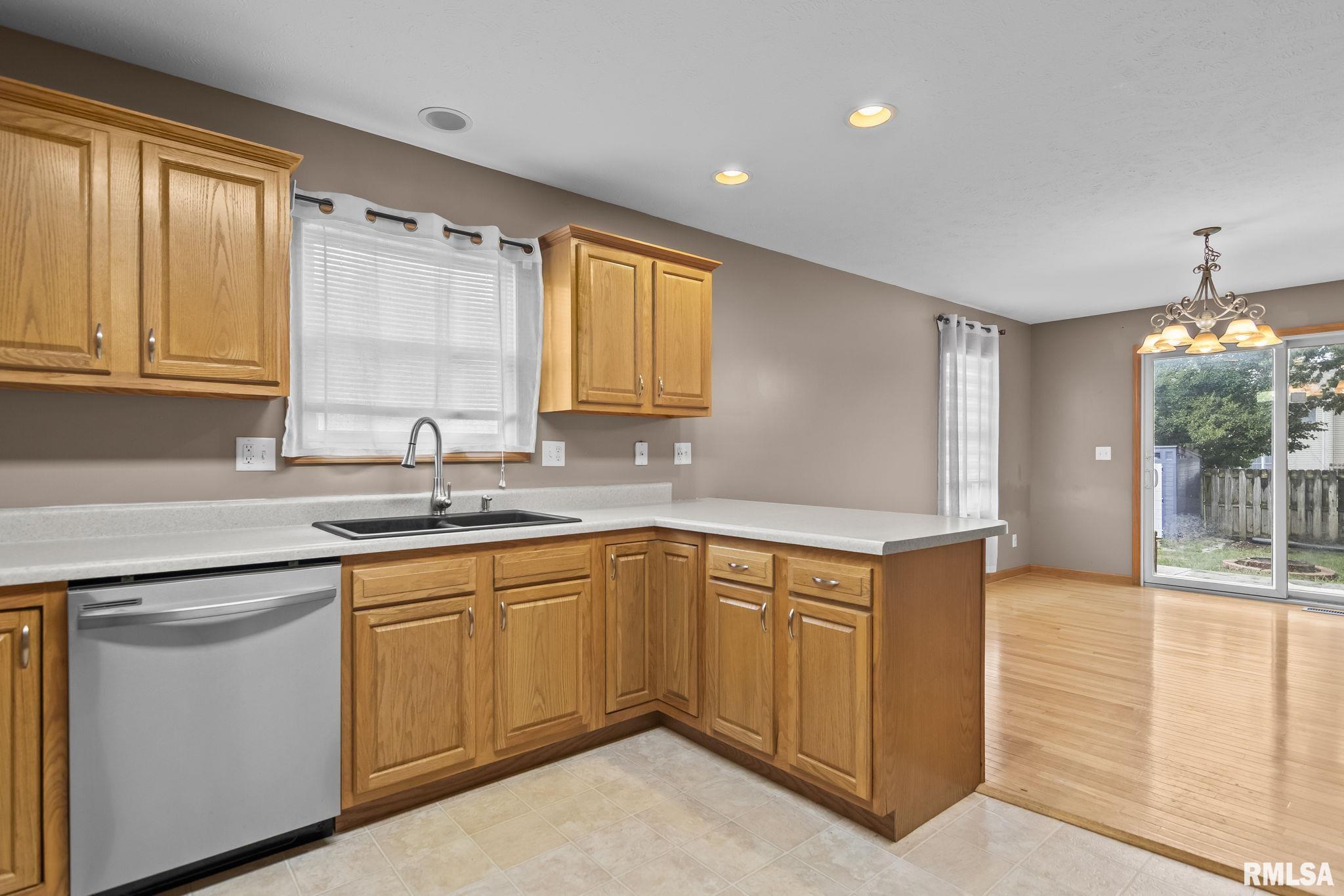 895 Timber Edge Drive Sherman, IL 62684 - Photo 12 of 34