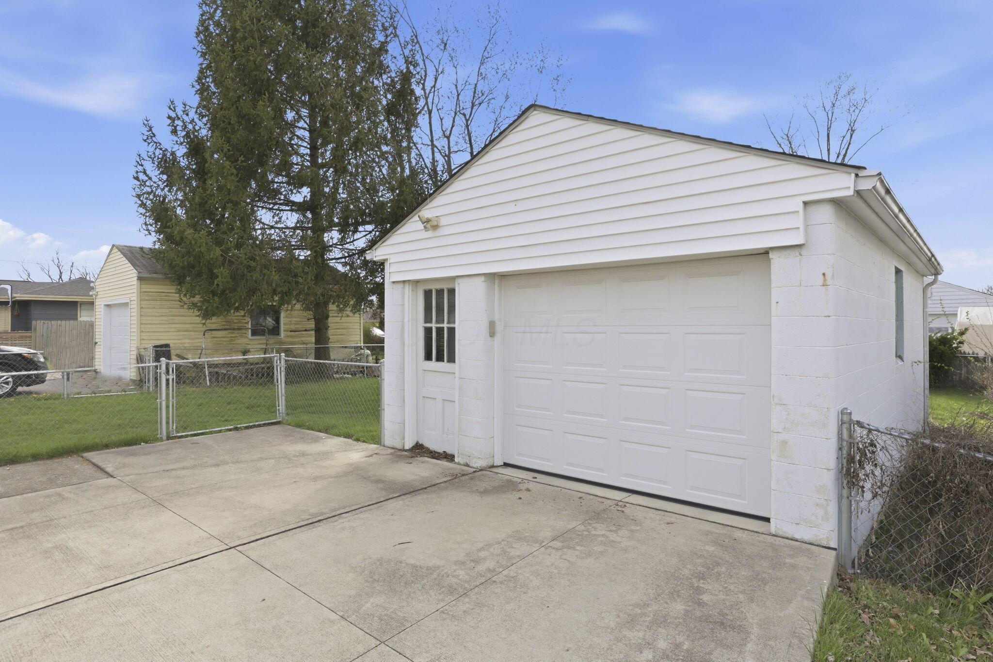 3645 Maize Road Columbus, OH 43224 - Photo 39 of 50 44-web-or-mls-939A9915