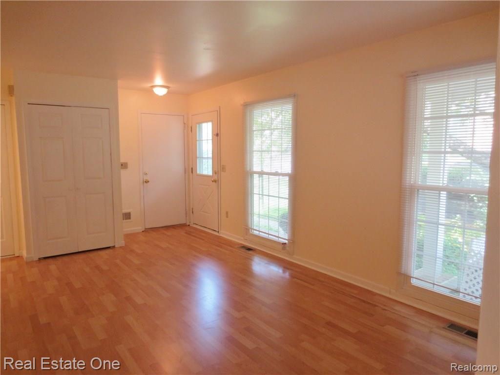 1436 Crescent Lane, Unit 320 Rochester, MI 48306 - Photo 8 of 34